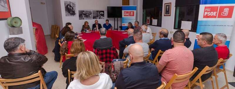 Imagen de archivo de una charla de Augusto Hidalgo en la sede socialista (Foto TA)